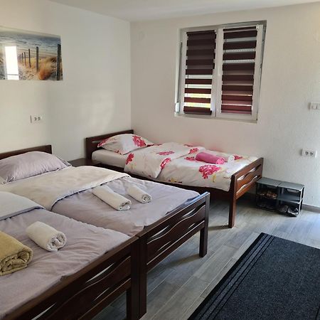 Emina Apartment พลาฟ ภายนอก รูปภาพ