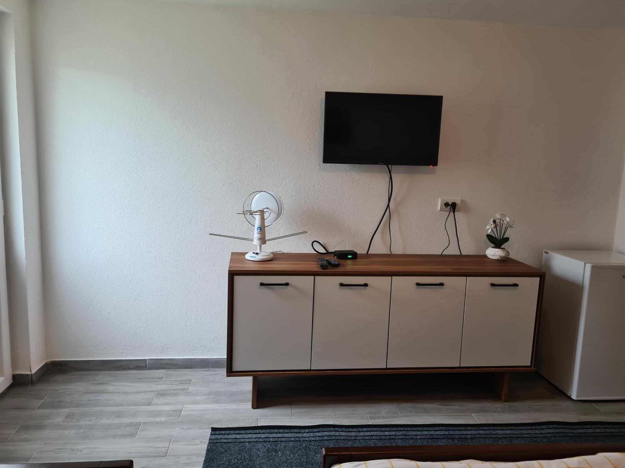 Emina Apartment พลาฟ ห้อง รูปภาพ