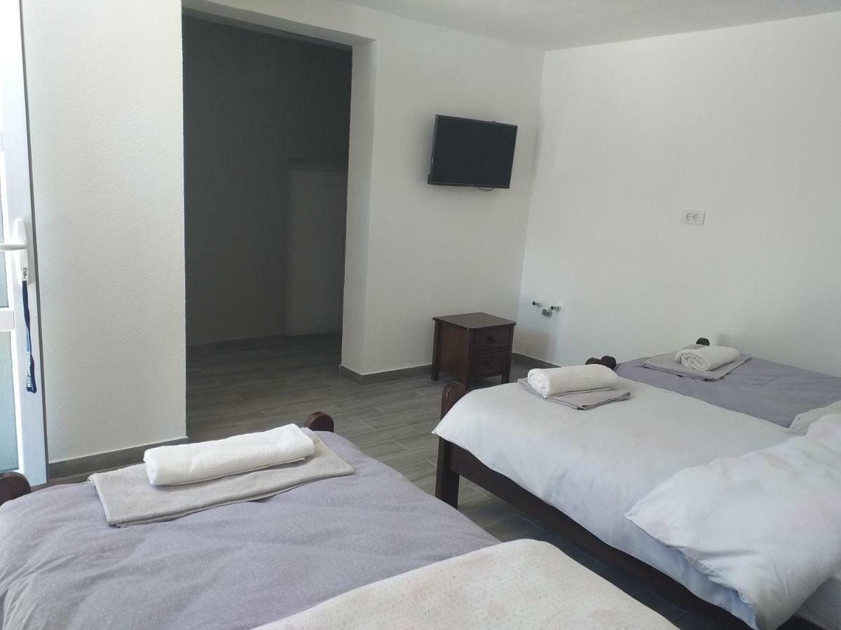 Emina Apartment พลาฟ ภายนอก รูปภาพ